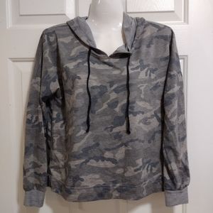 Camo pullover hooded sweatshirt Small